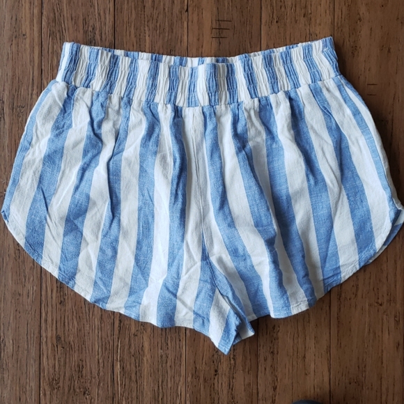 Striped Linen Blend Shorts - Picture 2 of 7